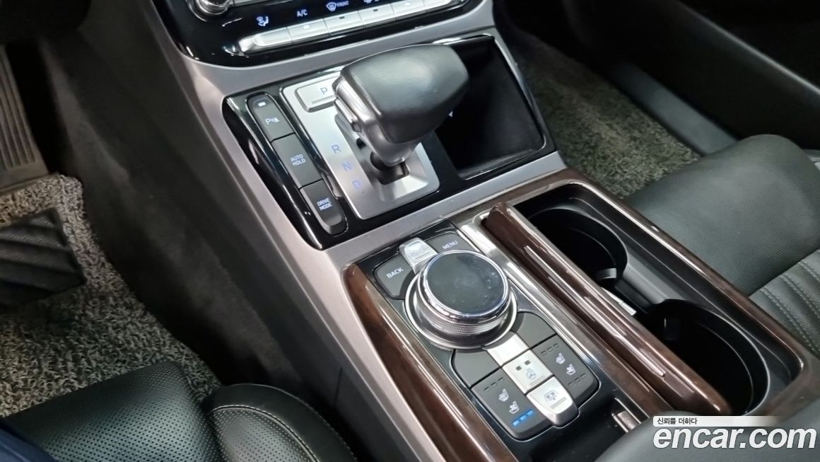 Genesis EQ900 2018
