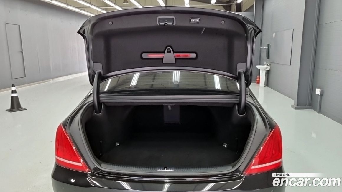 Genesis EQ900 2018