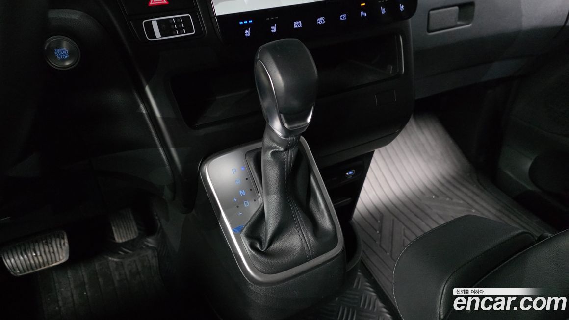 Hyundai Staria 2025