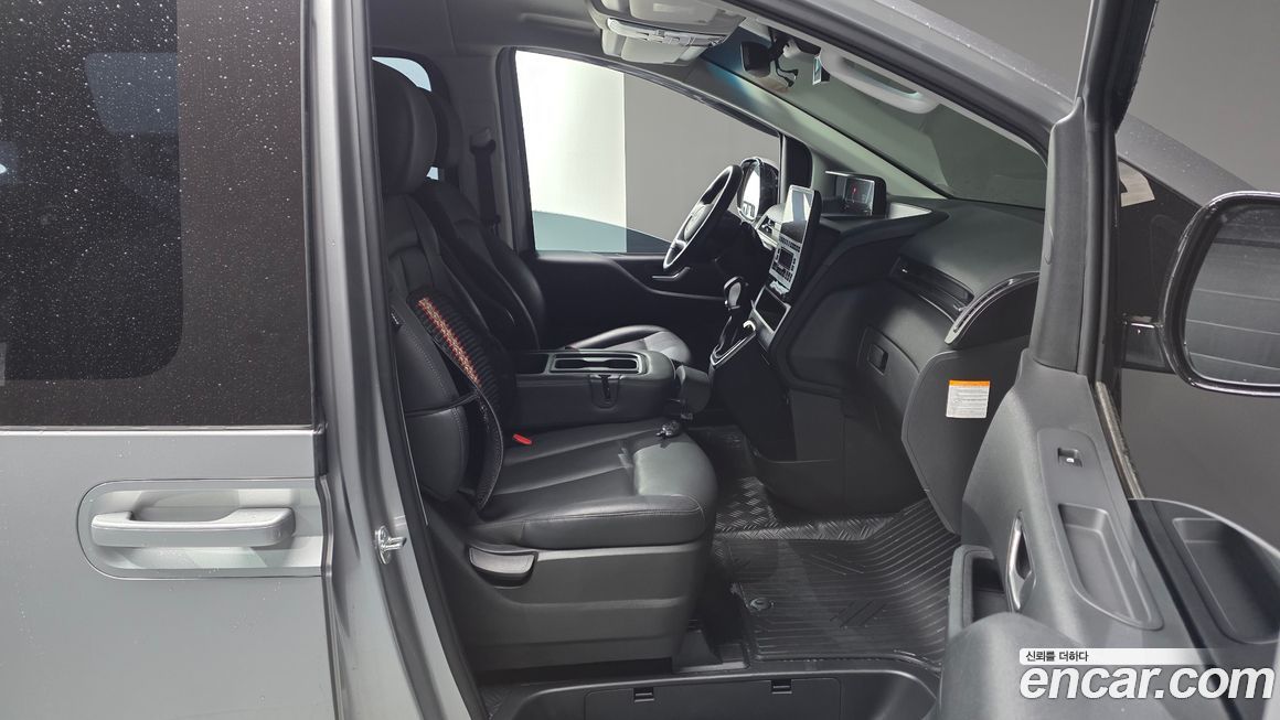 Hyundai Staria 2025