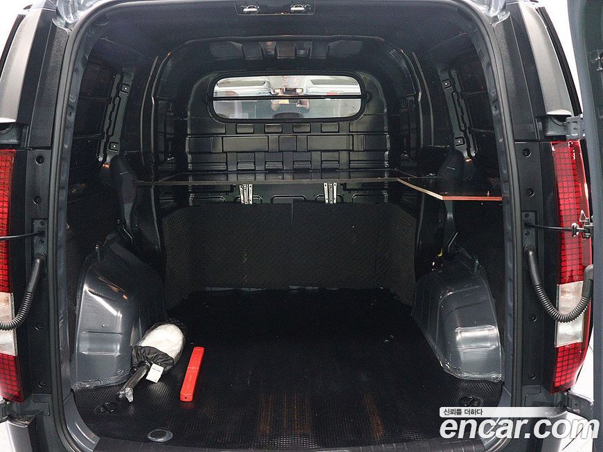 Hyundai Staria 2025
