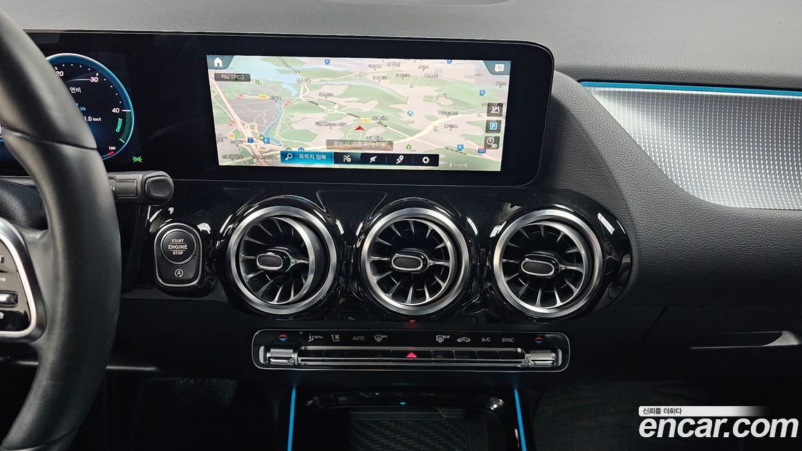 Mercedes-Benz GLA-Class 2021