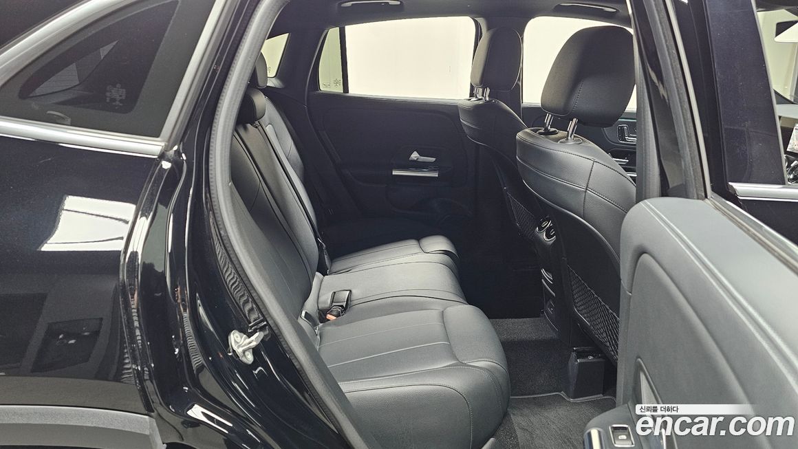 Mercedes-Benz GLA-Class 2021