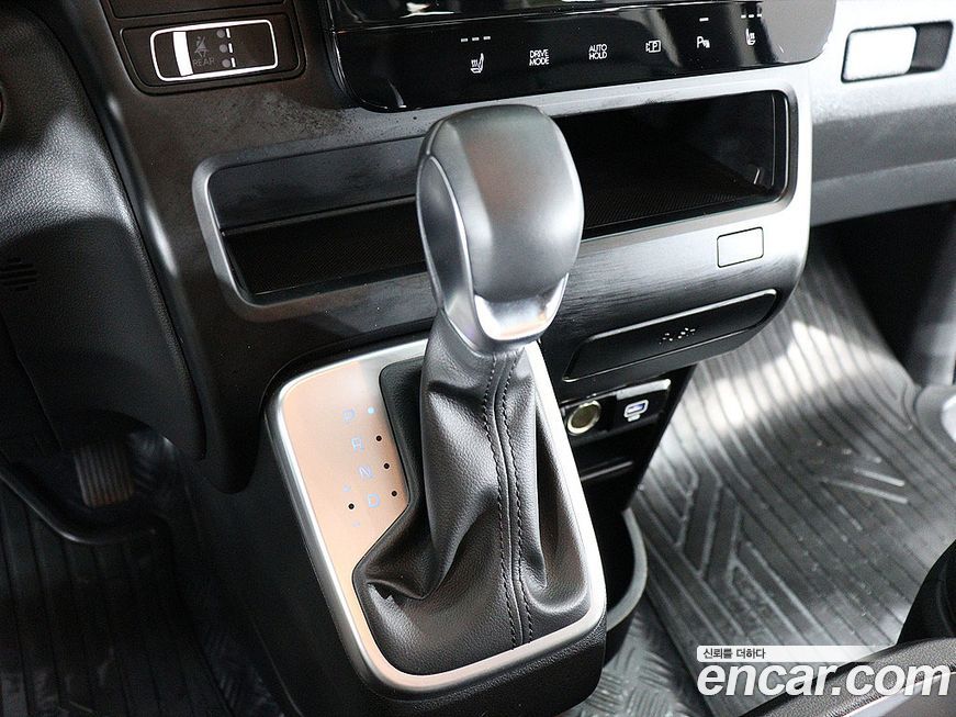 Hyundai Staria 2025