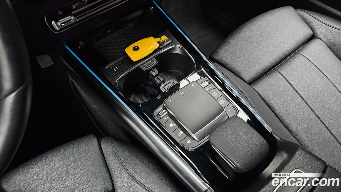 Mercedes-Benz GLA-Class 2021