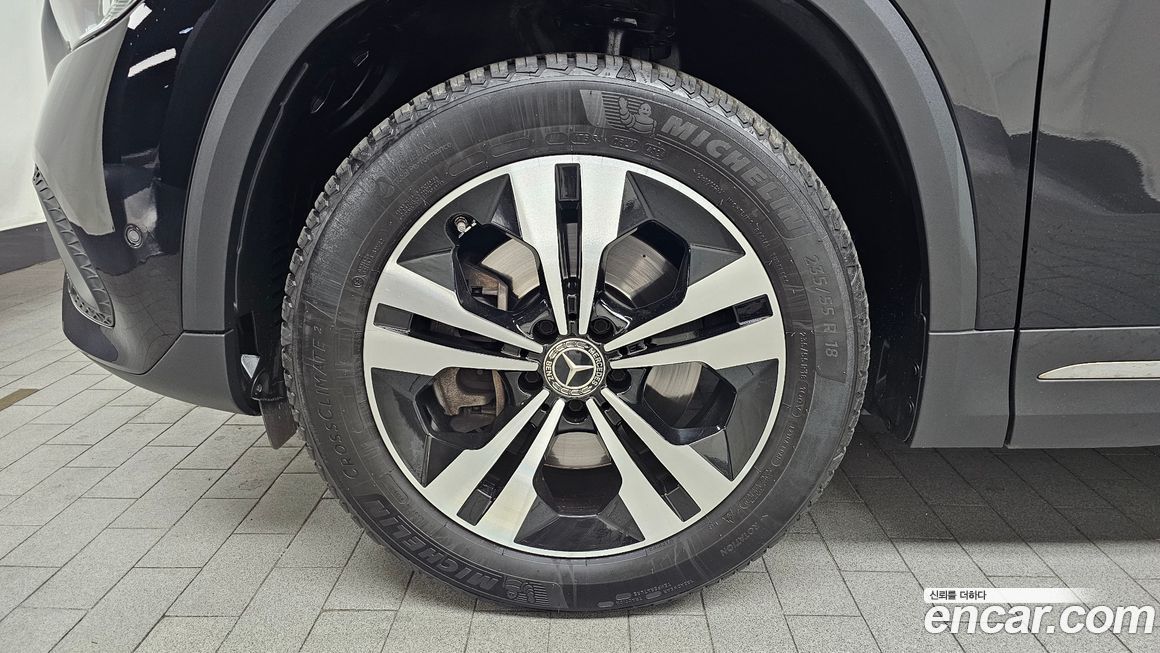 Mercedes-Benz GLA-Class 2021