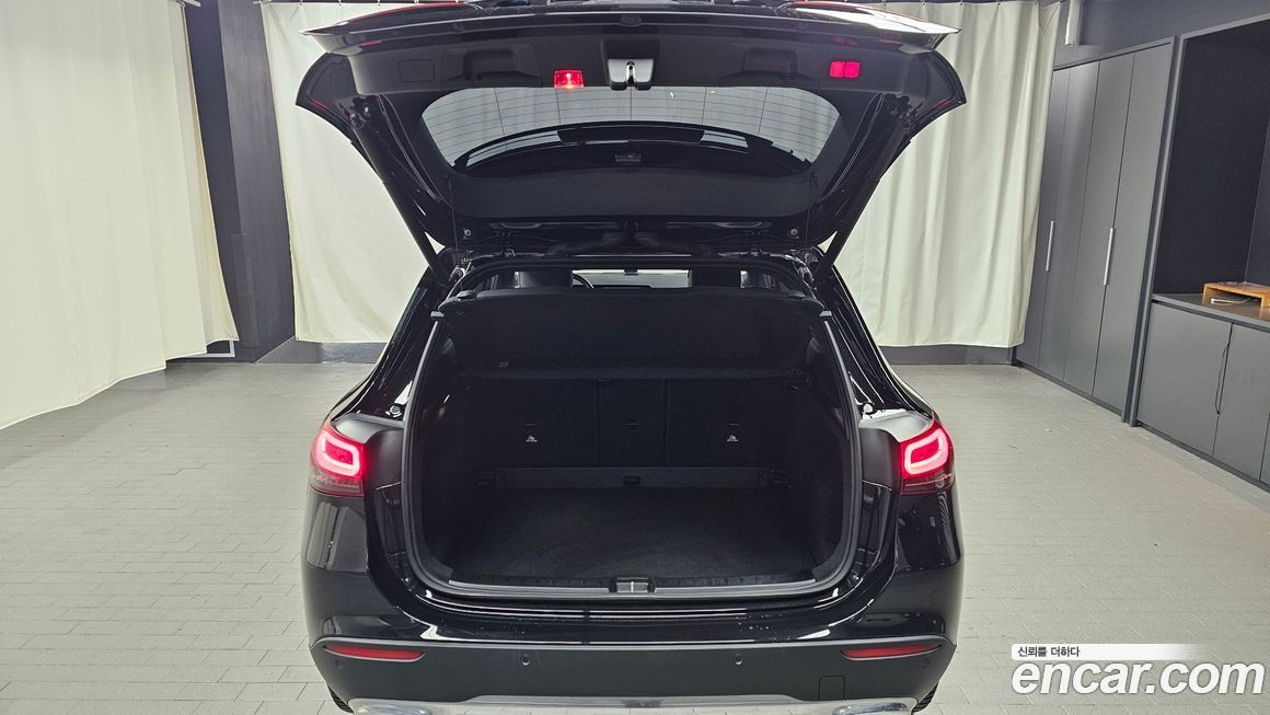 Mercedes-Benz GLA-Class 2021