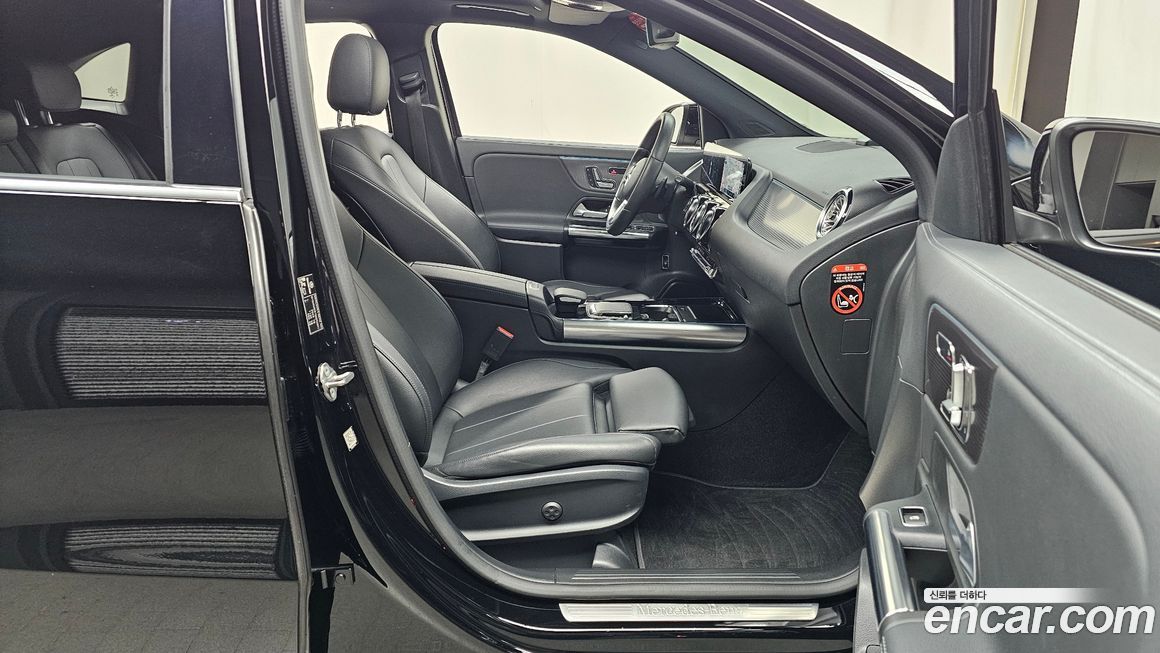 Mercedes-Benz GLA-Class 2021