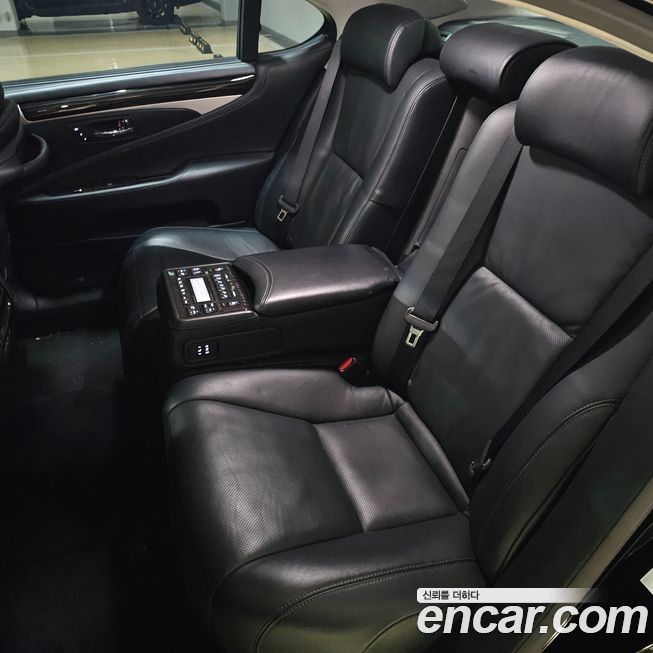 Lexus LS 2016