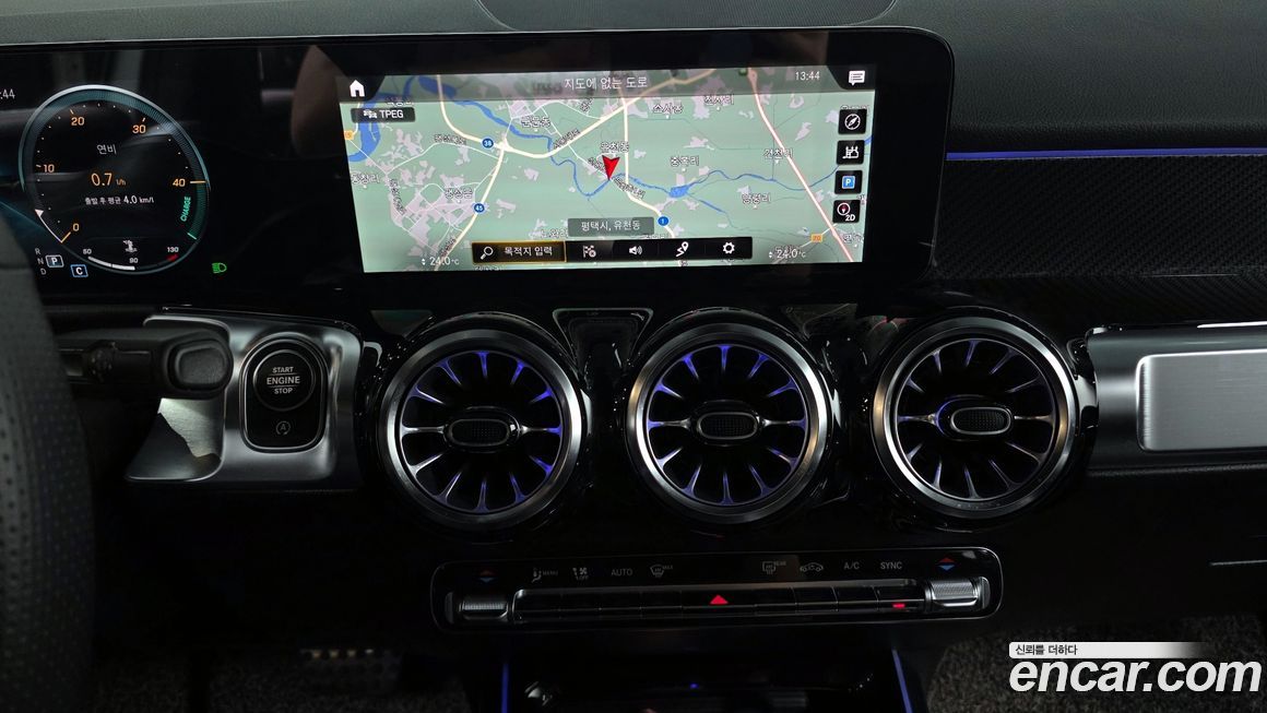 Mercedes-Benz GLB-Class 2021