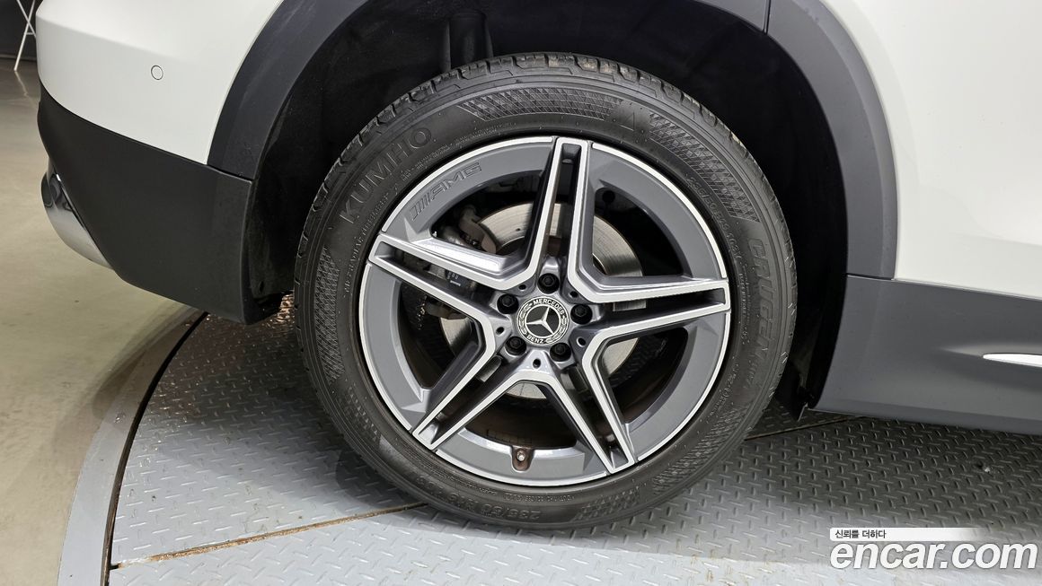 Mercedes-Benz GLB-Class 2021