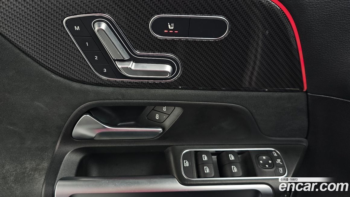 Mercedes-Benz GLB-Class 2021