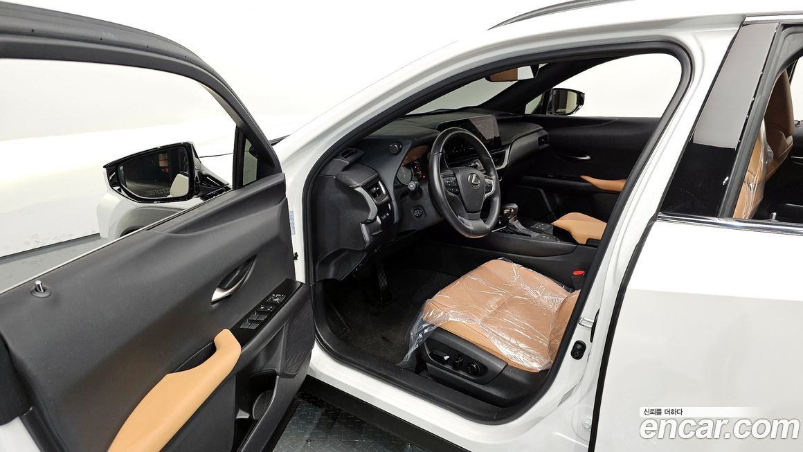 Lexus UX 2024
