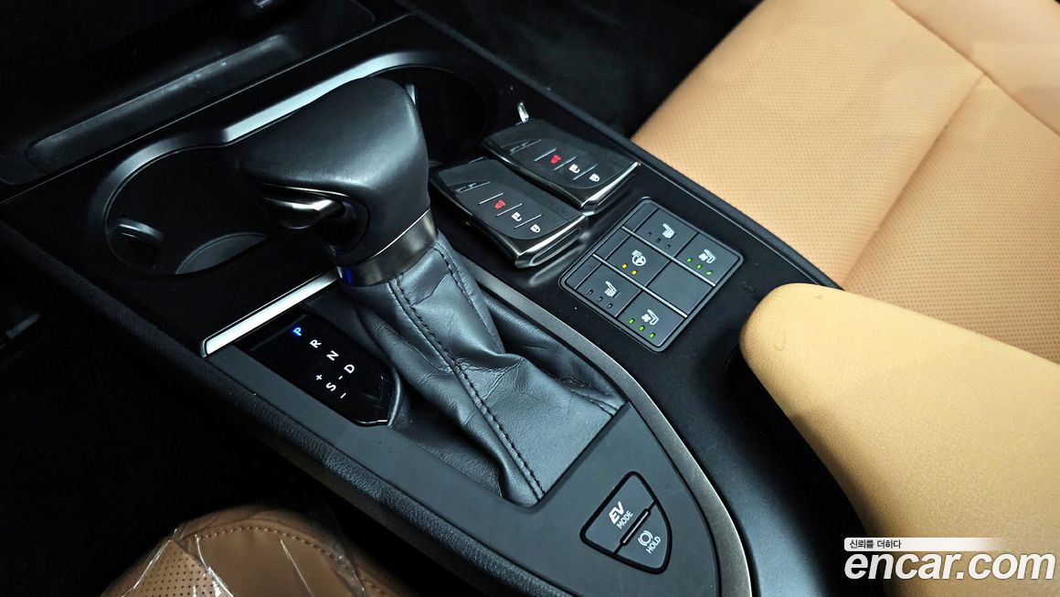 Lexus UX 2024
