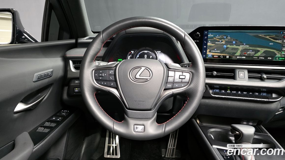 Lexus UX 2024