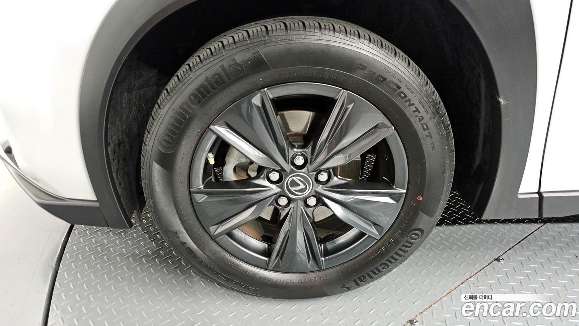Lexus UX 2024