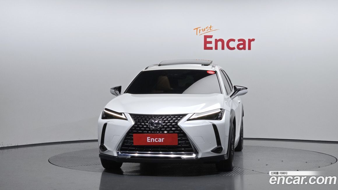 Lexus UX 2024