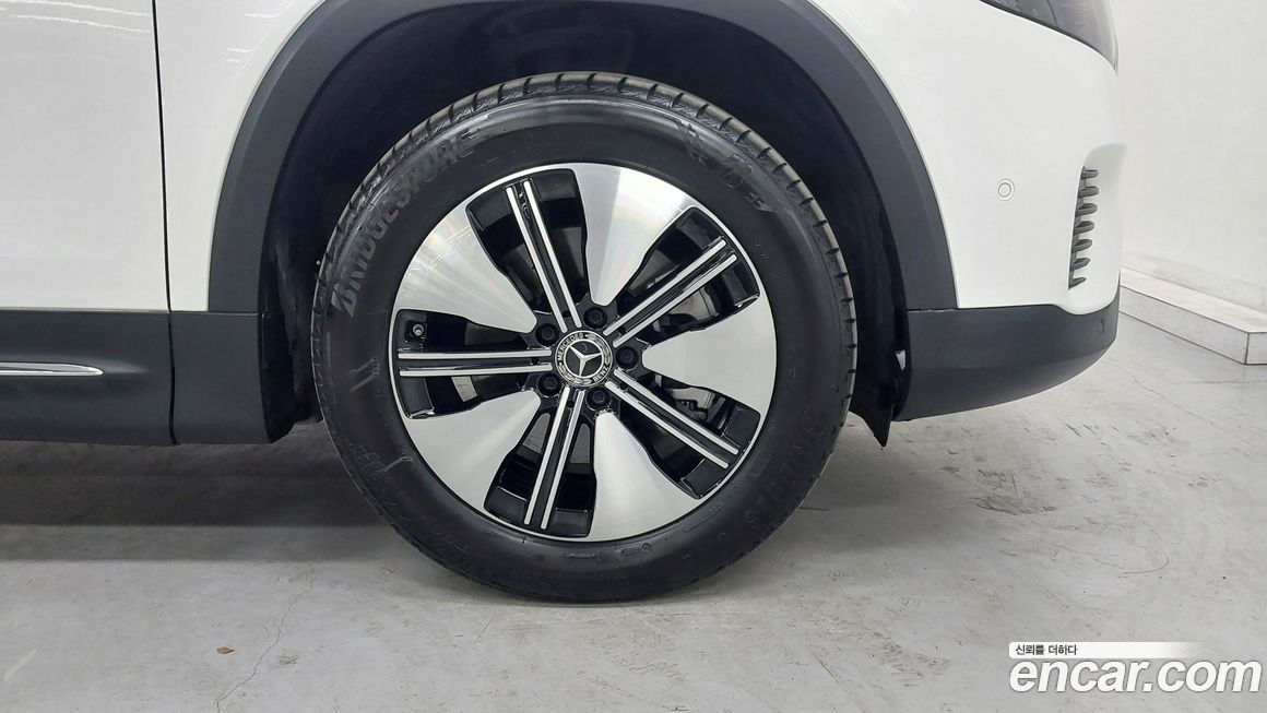 Mercedes-Benz EQB 2024