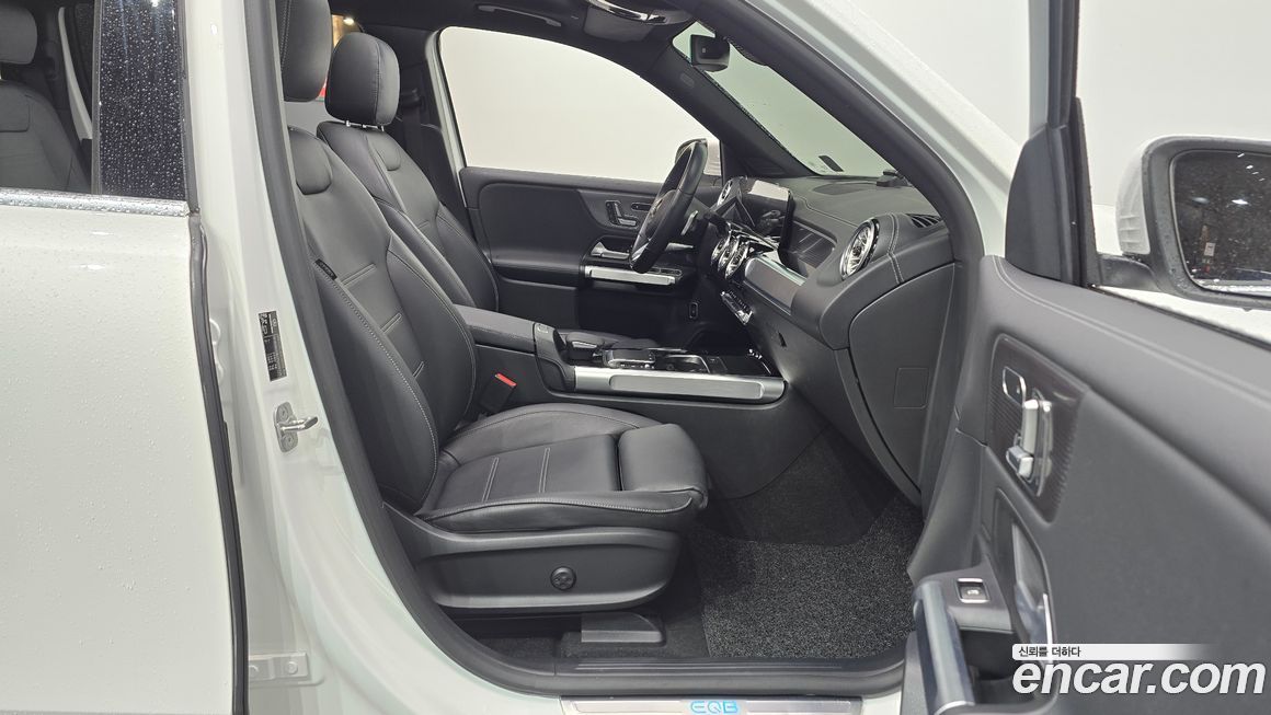 Mercedes-Benz EQB 2023