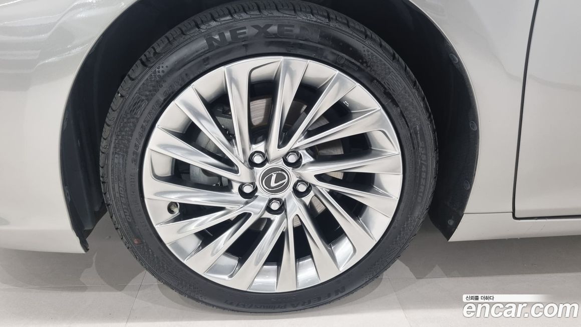 Lexus ES 2021