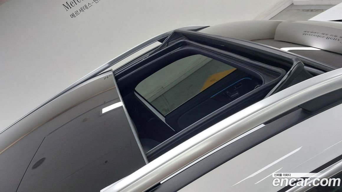 Mercedes-Benz EQB 2024