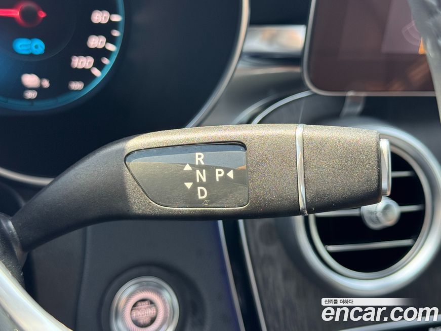 Mercedes-Benz GLC-Class 2021