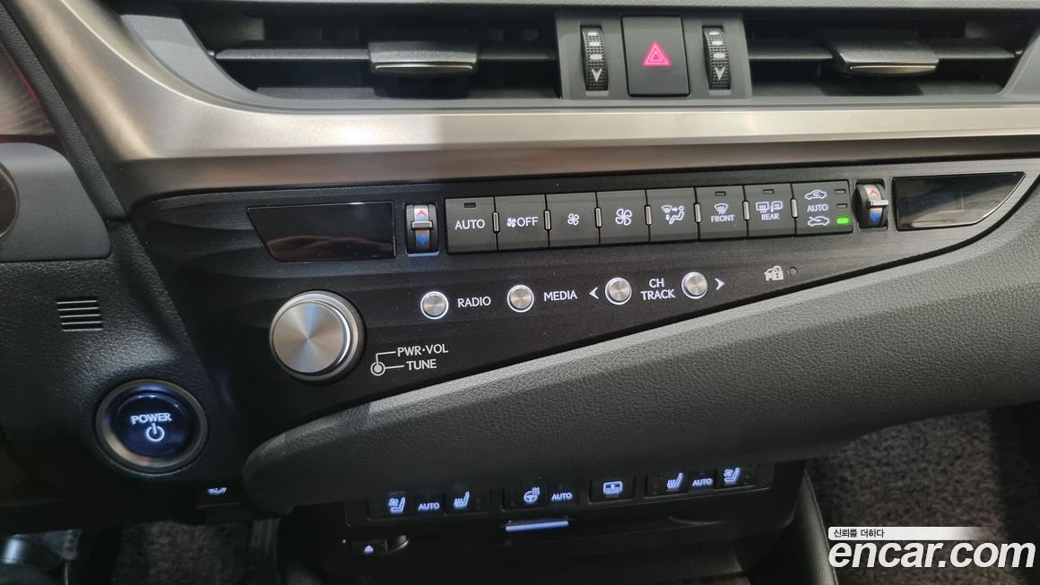 Lexus ES 2021