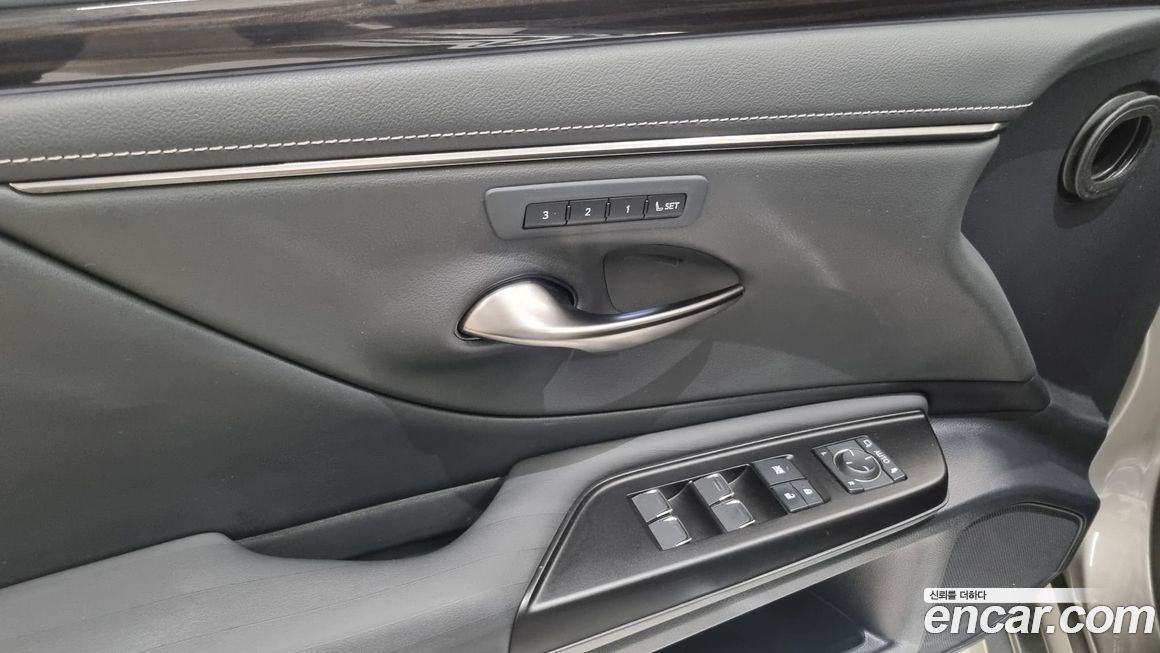 Lexus ES 2021