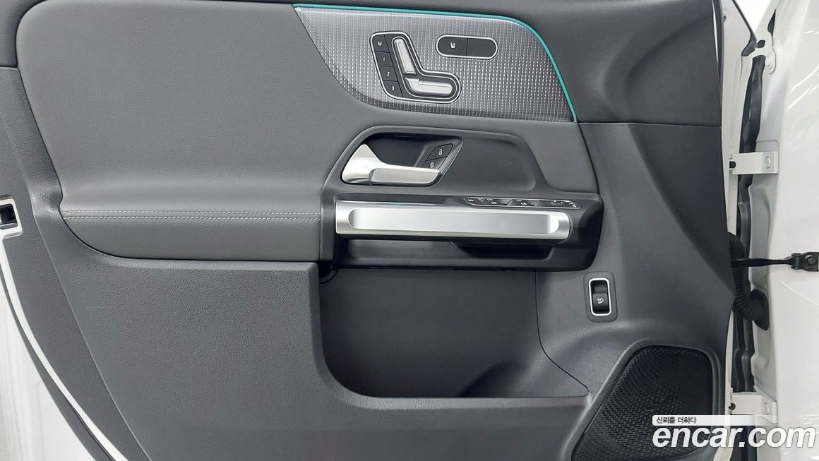 Mercedes-Benz EQB 2024