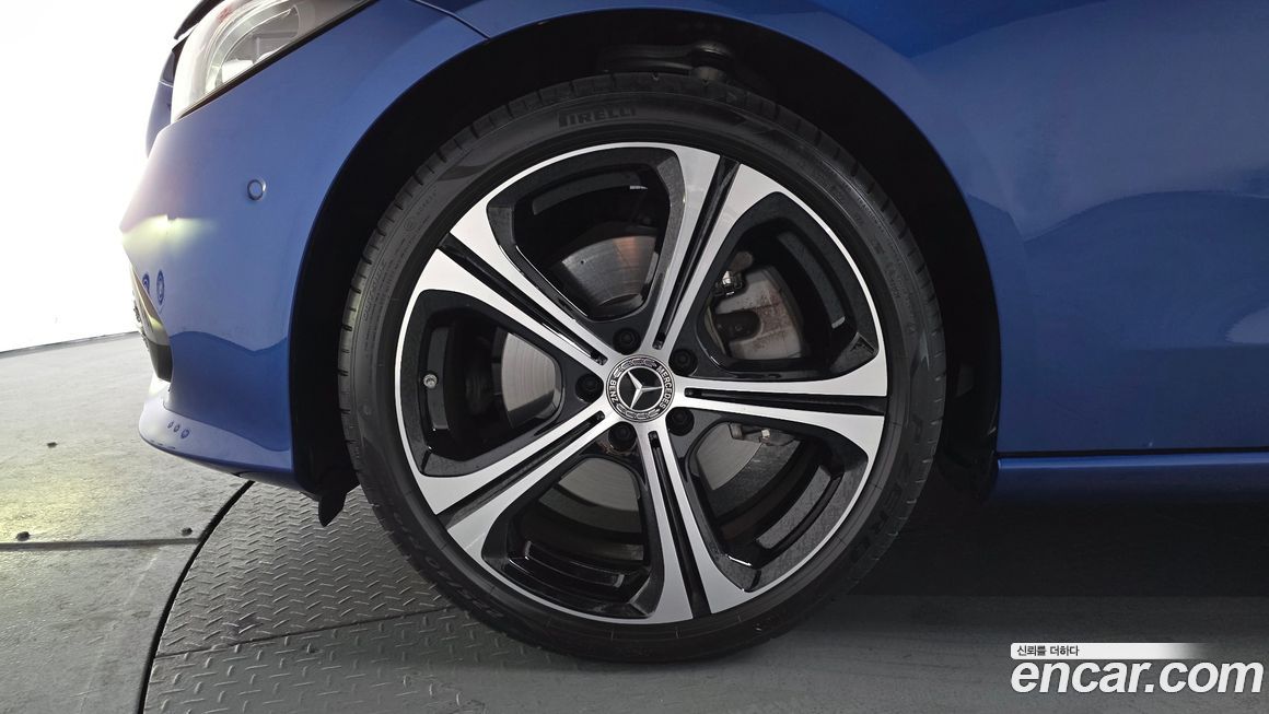 Mercedes-Benz C-Class 2023