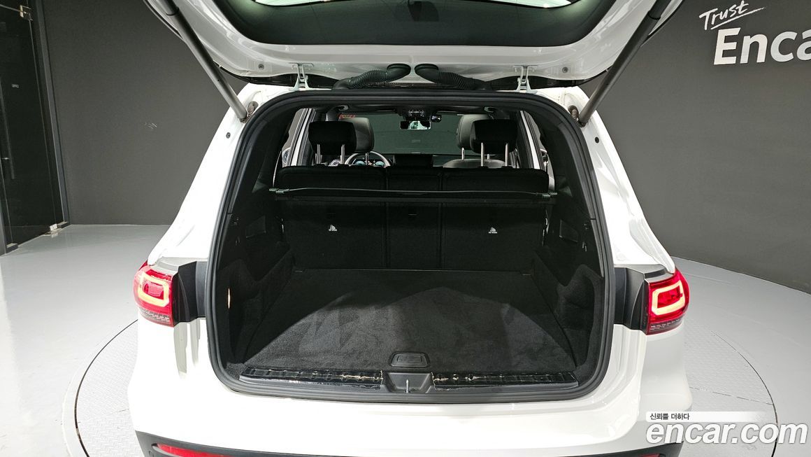 Mercedes-Benz GLB-Class 2021