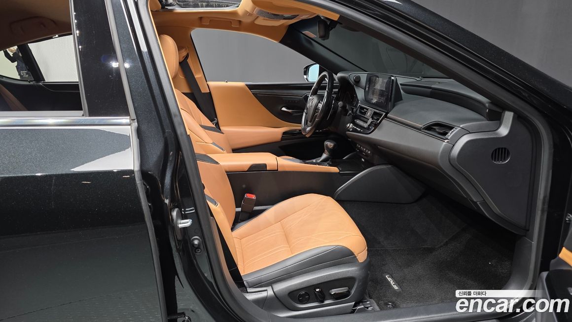 Lexus ES 2022