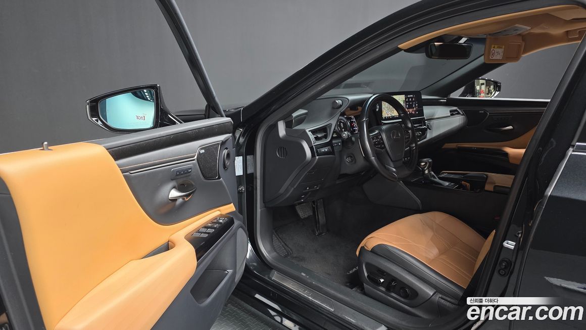 Lexus ES 2022