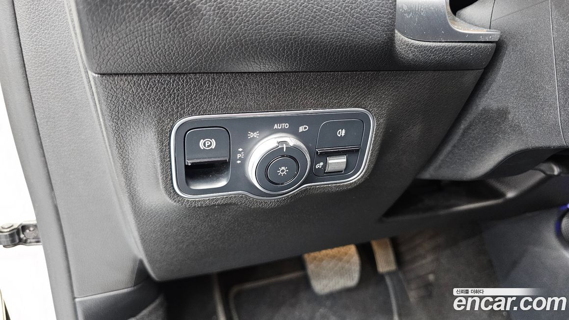 Mercedes-Benz GLB-Class 2021