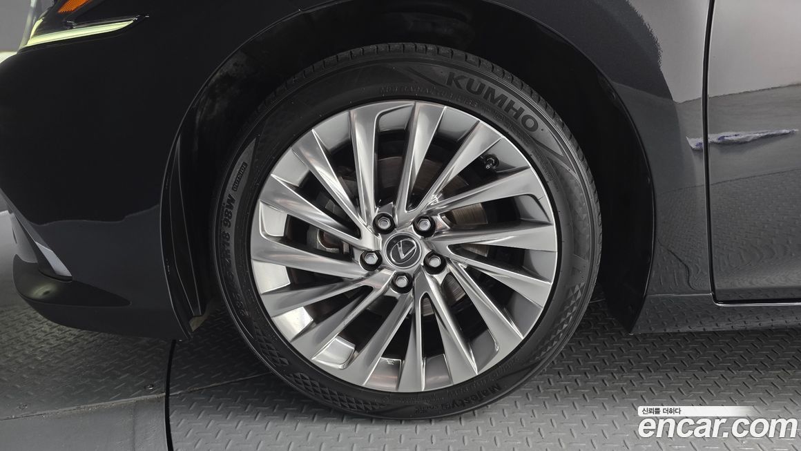 Lexus ES 2022
