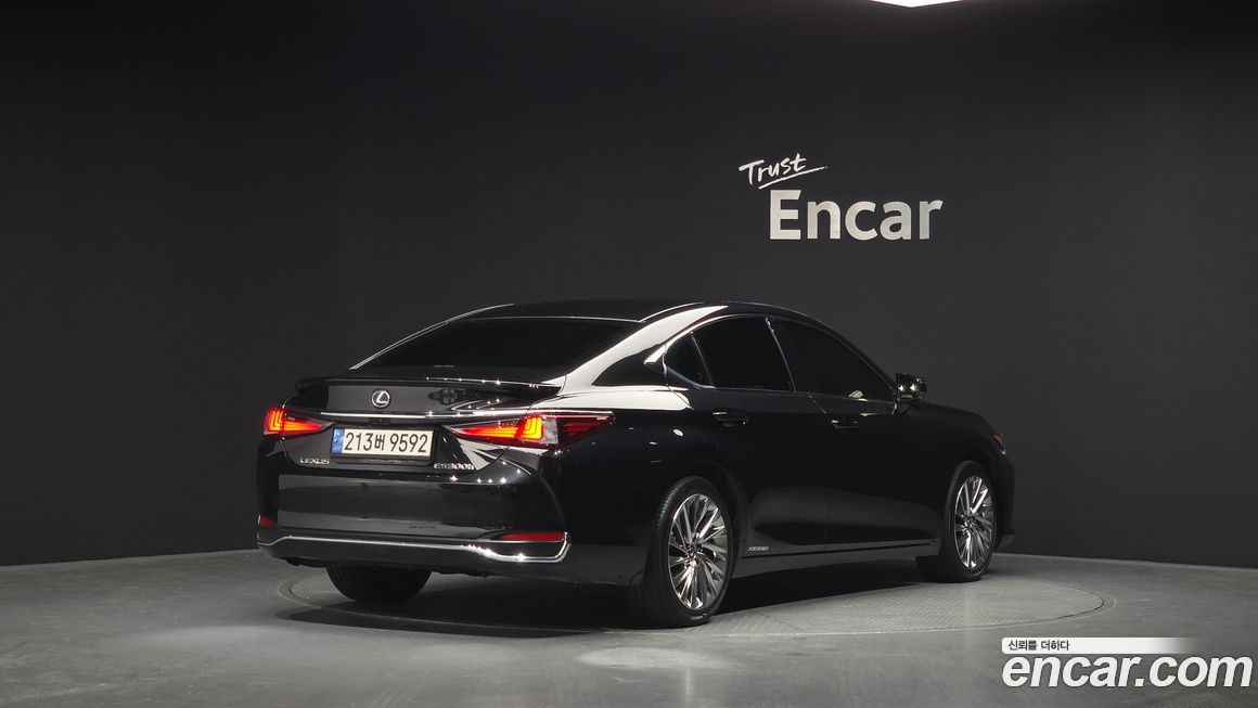 Lexus ES 2022