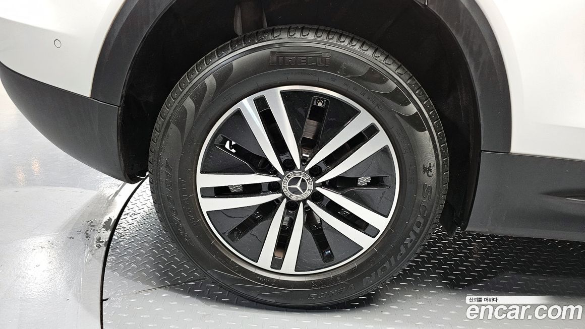 Mercedes-Benz GLB-Class 2021