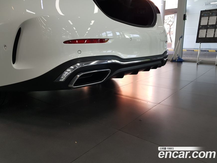 Mercedes-Benz C-Class 2023