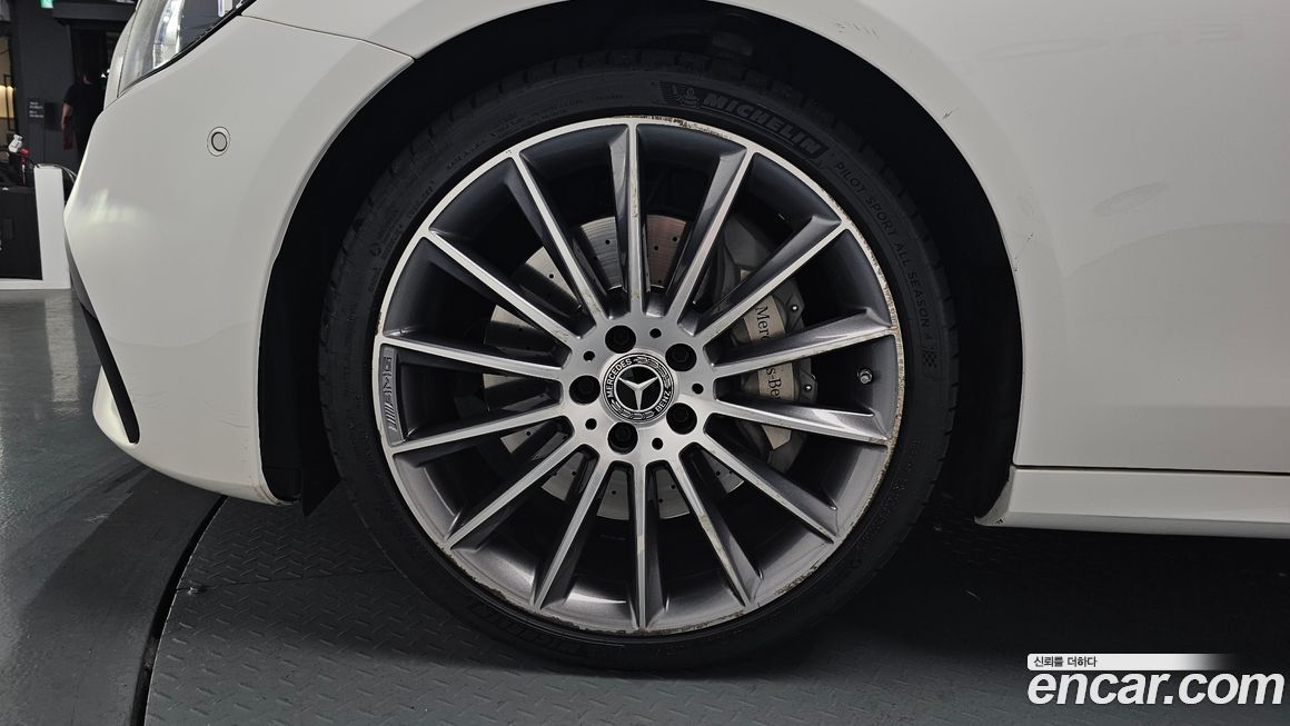 Mercedes-Benz E-Class 2021