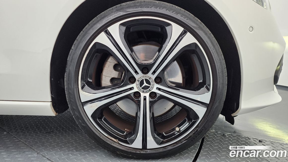 Mercedes-Benz C-Class 2023