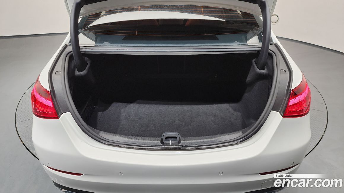 Mercedes-Benz C-Class 2023