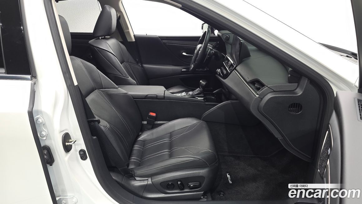 Lexus ES 2024