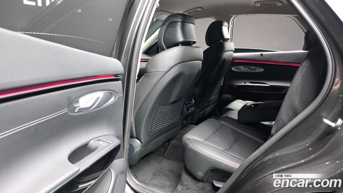 Genesis GV70 2025
