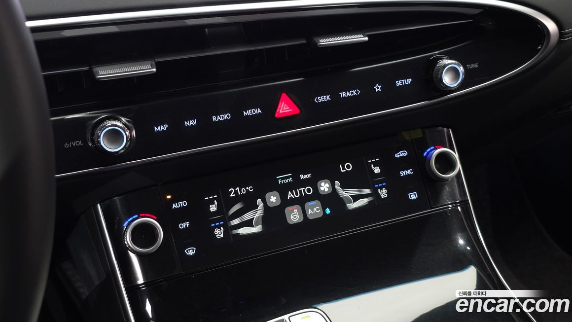 Genesis GV70 2025