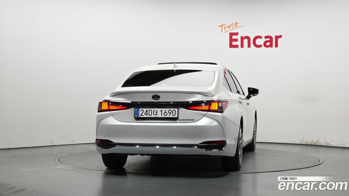 Lexus ES 2024