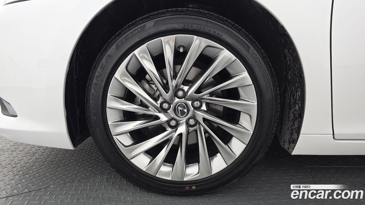 Lexus ES 2024