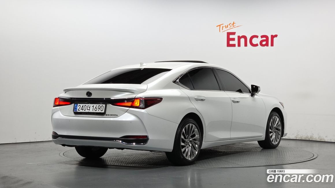 Lexus ES 2024