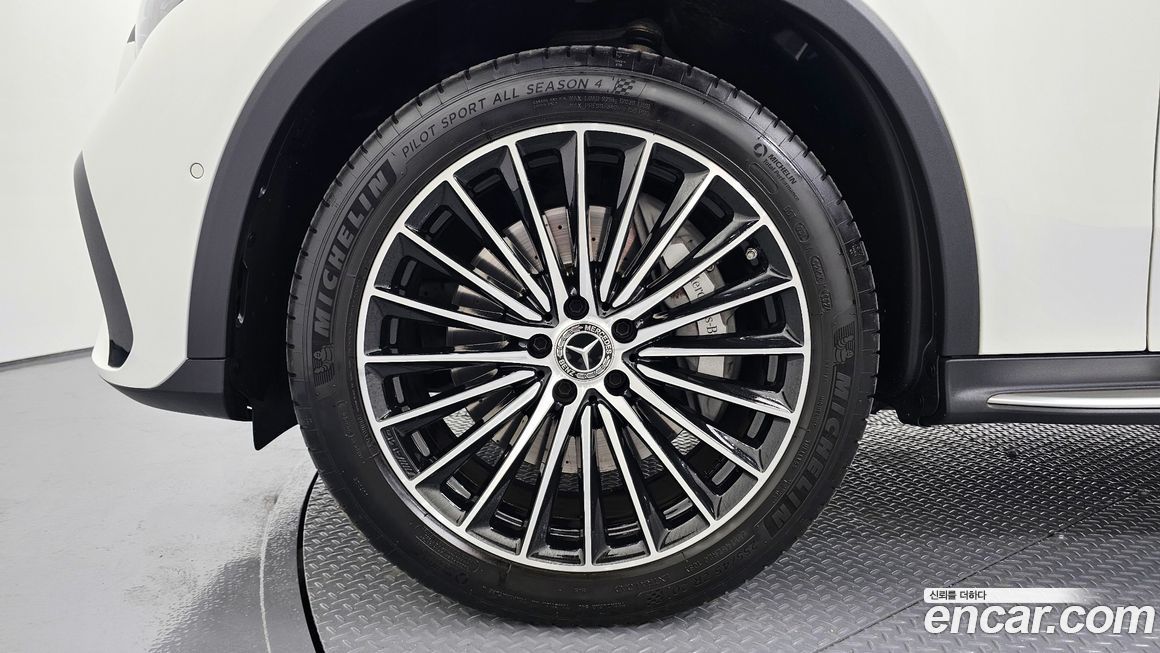 Mercedes-Benz GLC-Class 2023