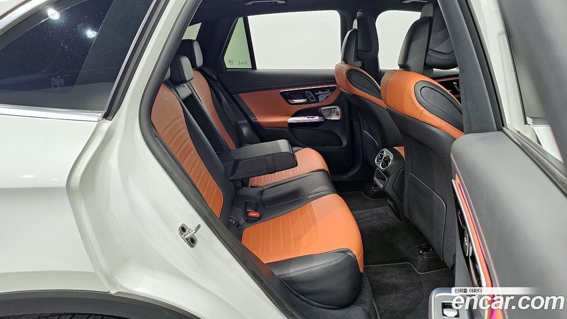 Mercedes-Benz GLC-Class 2023