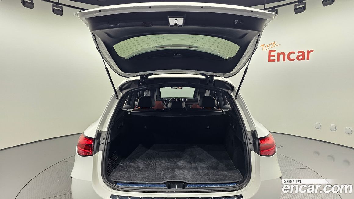 Mercedes-Benz GLC-Class 2023